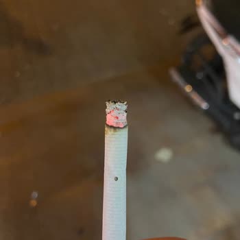 Parliament Sigara Paketlerinde Delik Sorunu