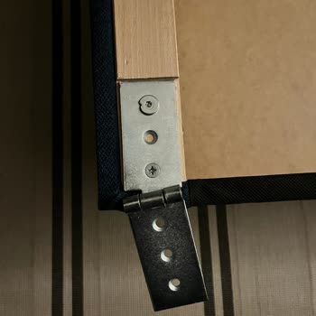 Jysk Kırık Ve Kullanılmış Koltuk Şoku