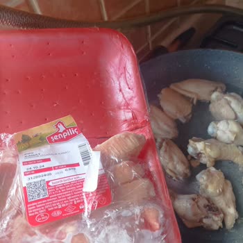 Şenpiliç Kanatlarda Tavuk Tüyleri Var!