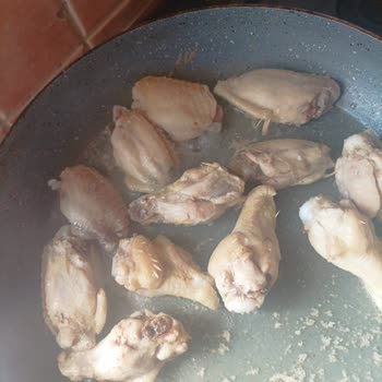 Şenpiliç Kanatlarda Tavuk Tüyleri Var!