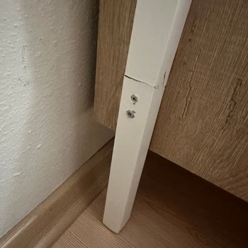 Kırık Ve Defolu Kitaplık Teslimatı