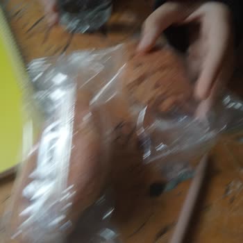 Kruvasanın İçinden Çıkan Gizemli Madde