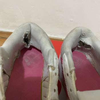 Adidas Ayakkabıda Delik Ve İlgisizlik Sorunu