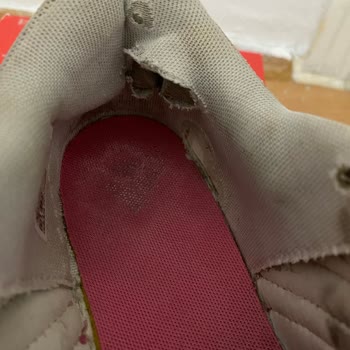 Adidas Ayakkabıda Delik Ve İlgisizlik Sorunu