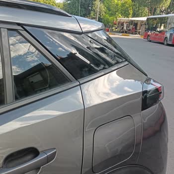 Peugeot 2008'in Park Halindeyken Eriyen Parçaları