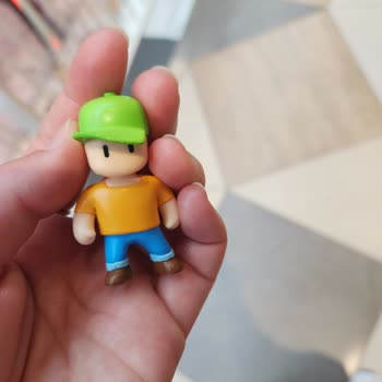 Replace My Damaged Stumble Guys Figure with Crushed Hat