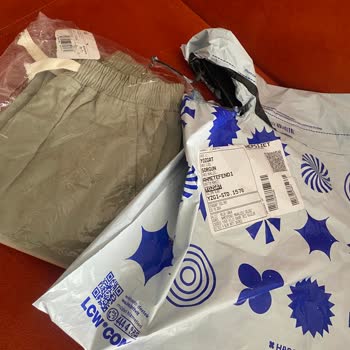 Yanlış Ürün Teslimatı: Çocuk Pantolonu Yerine Kaban Beklerken