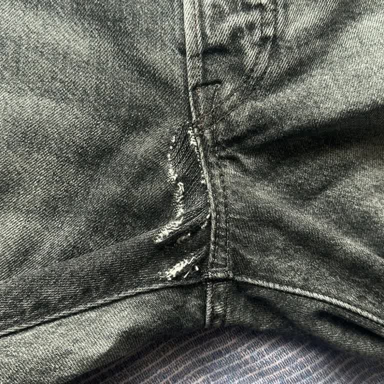 Levis Pantolonun Kumaşında Akma Ve İlgisizlik