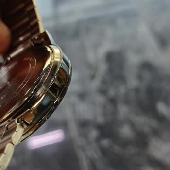 Casio Uhr zeigt Abnutzung und verursacht Hautreaktionen – Qualitätsmangel bei neuen Modellen