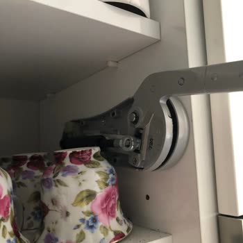 Mutfak Dolaplarındaki Amortisör Sorunu için Çözüm Beklentisi