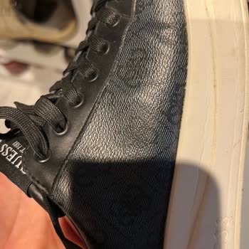 Calvin Klein Ayakkabıda Deri Kabarması Sorunu