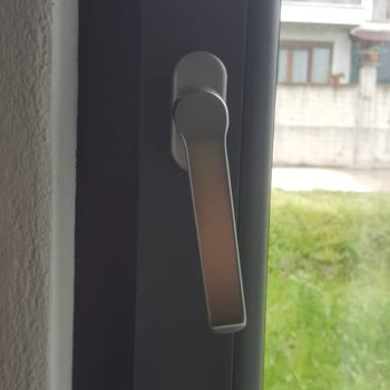 Schüco Fenster und Türen weisen Mängel auf, fehlerhafte Montage und Geräusche bei Wärme