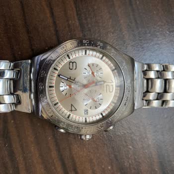 Swatch Uhr zieht Wasser nach Batteriewechsel, keine Hilfe bei Reparatur und Garantie abgelaufen