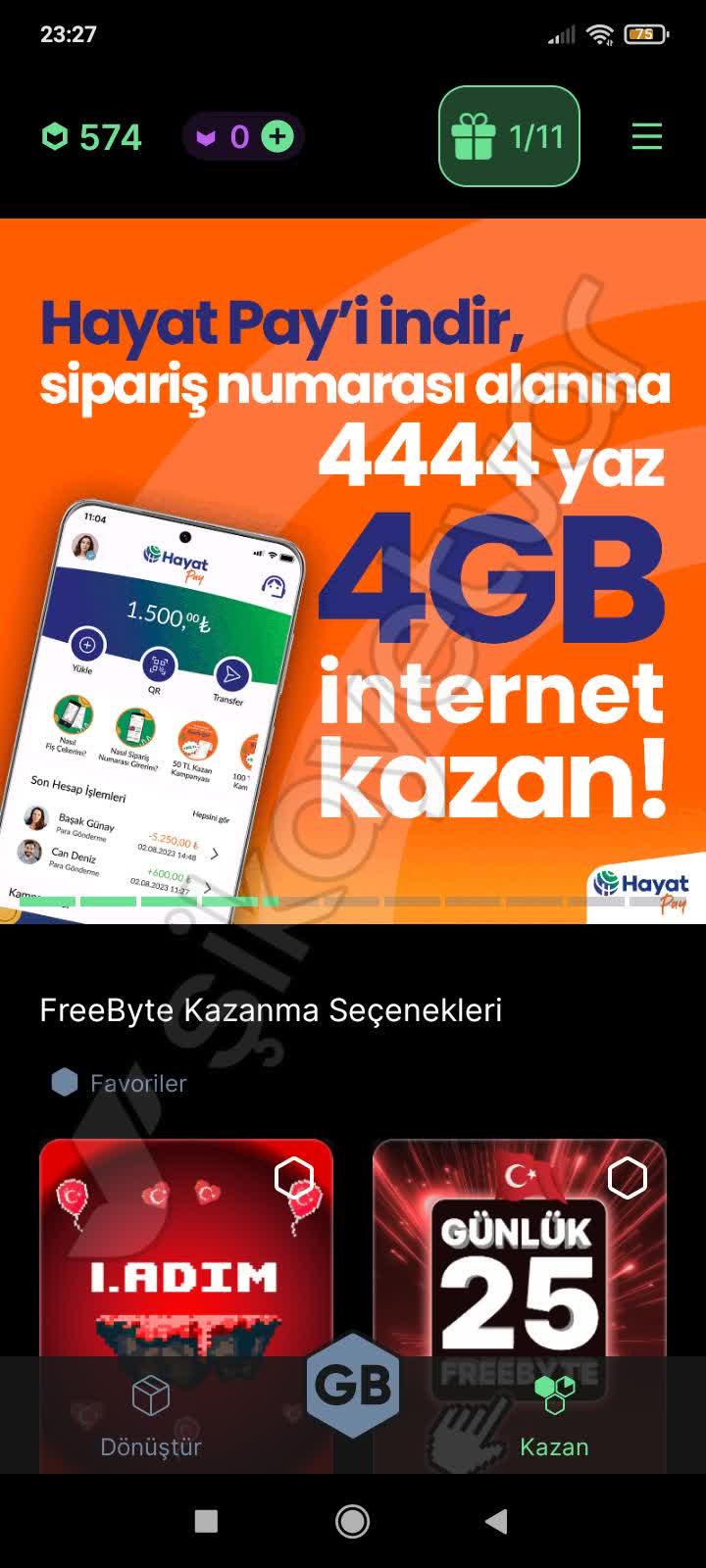 Teleboshlovchilar stoli ostida Qiziqarli porno tomosha qiling