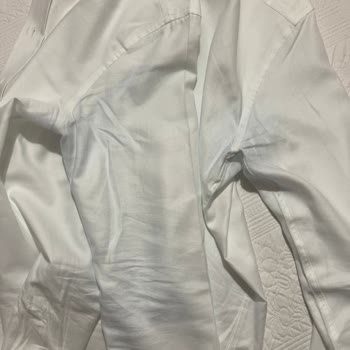 Renk Veren Takım Elbise Ve İlgisiz Müşteri Hizmeti