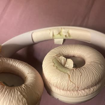 JBL Kulaklığımın Derisi Soyuluyor, Kullanılamaz Durumda