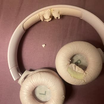 JBL Kulaklığımın Derisi Soyuluyor, Kullanılamaz Durumda