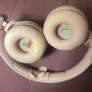 JBL Kulaklığımın Derisi Soyuluyor, Kullanılamaz Durumda