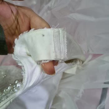 Kirli Gelinlik Teslimatı: Hayal Kırıklığı Ve Üzüntü