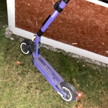 Kontrolsüz Scooter Parkı Yüzünden Yaralandım Ve Pantolonum Zarar Gördü