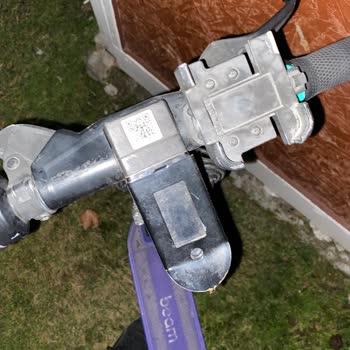 Kontrolsüz Scooter Parkı Yüzünden Yaralandım Ve Pantolonum Zarar Gördü