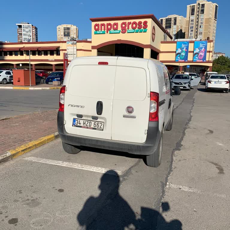 Tehlikeli Sürüş: Aniden Şerit Değiştiren Araç