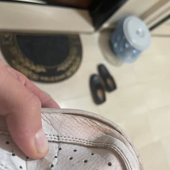 Nike Ayakkabılarımda Erken Çatlama Ve Açılma Sorunu