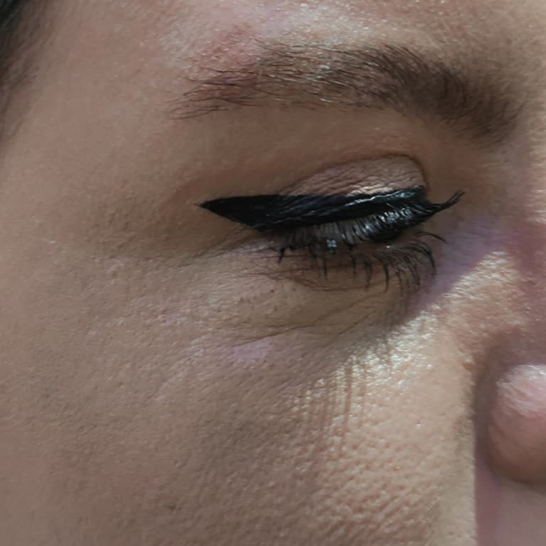 Gözaltı Kremi Alerjisi: Yanma Ve Şişlik Sorunu