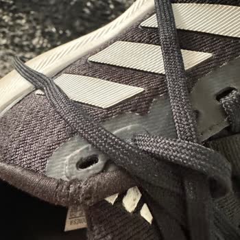 Adidas Çocuk Ayakkabısının Kısa Sürede Dağılması