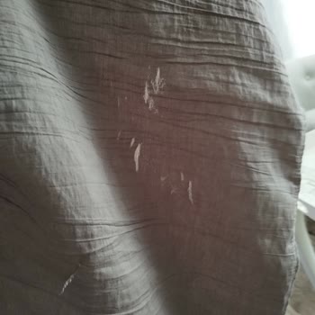 Kalitesiz Kumaş Ve Yanıltıcı Müşteri Hizmeti