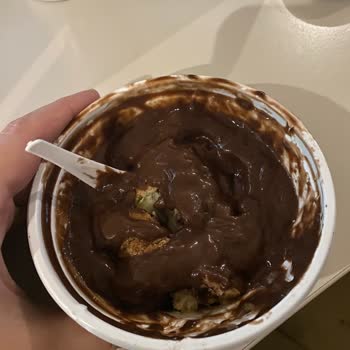 Lezztat Profiterol: Son Tüketim Tarihi Geçmeden Ekşimiş Ürün Şikayeti