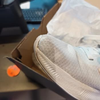 Adidas Ayakkabının Hızla Deformasyonu Ve Mağaza Fiyat Farkı