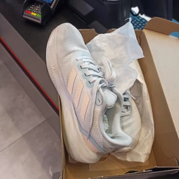 Adidas Ayakkabının Hızla Deformasyonu Ve Mağaza Fiyat Farkı