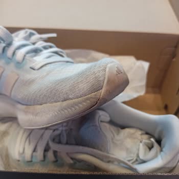 Adidas Ayakkabının Hızla Deformasyonu Ve Mağaza Fiyat Farkı