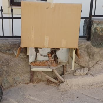 Bodrum'da Telekom'un İhmali: Turistlerin Gözdesi Kırık Kutu