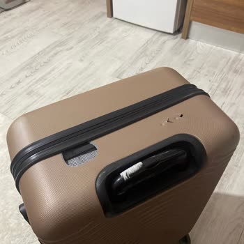 Kırık Valiz Ve İletişimsizlik Sorunu