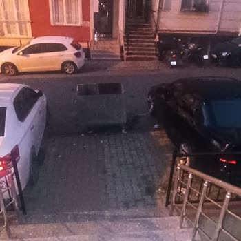 Çekmeköy Belediyesi Çöp Konteyneri Kabusu: Mahallemizi Kokudan Kurtarın!