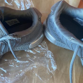 Nike Ayakkabının Yan Kısımlarında Aşınma Sorunu
