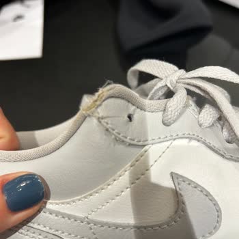 Nike Ayakkabıda Beklenmedik Yırtılma Ve Müşteri Hizmetleri Hayal Kırıklığı