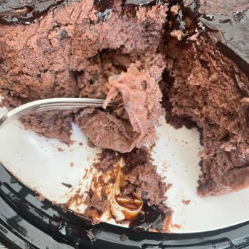 Çikolatalı Pastadan Çıkan Plastik Parça Şoku