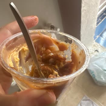 Çikolatalı Pastadan Çıkan Plastik Parça Şoku