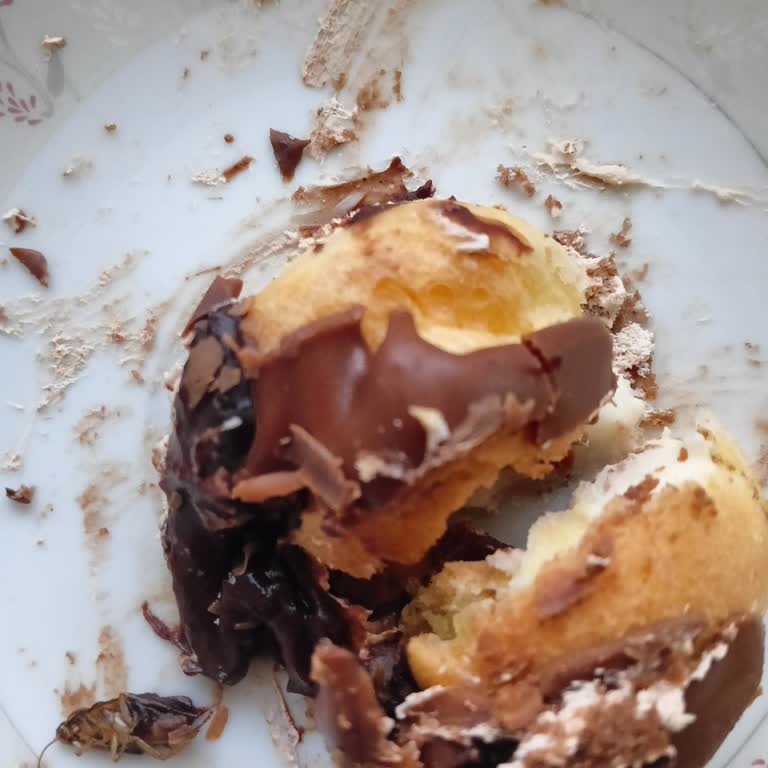 Pastanede Böcek Şoku: Güven Sarsıldı