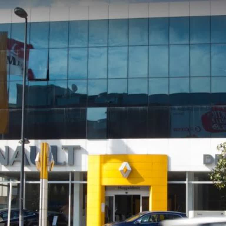 Clio 5 Aracımın Camları Kendi Kendine Açılıyor, İçi Mahvoldu