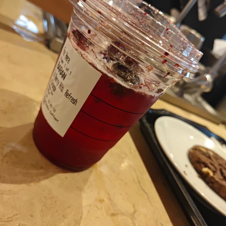 Starbucks'ta Yarım İçecek Ve Kötü Müşteri Hizmeti