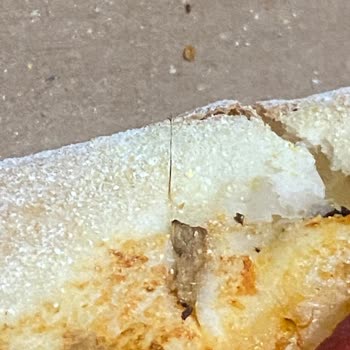 Soğuk Ve Hijyen Sorunlu Pizza Deneyimi