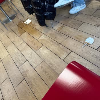 Burger King Şubesinde Hijyen Sorunları Ve Klima Problemi