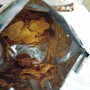 BİM Party Taco Cipsin İçinden Çıkan Gizemli Cisimler