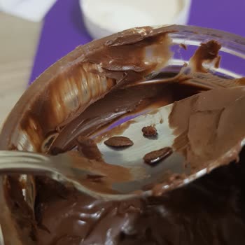 Nutella Kavanozunda Tehlikeli Sert Kabuklar
