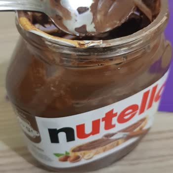 Nutella Kavanozunda Tehlikeli Sert Kabuklar