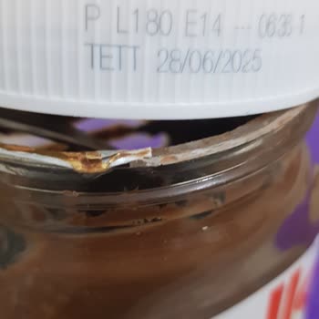Nutella Kavanozunda Tehlikeli Sert Kabuklar